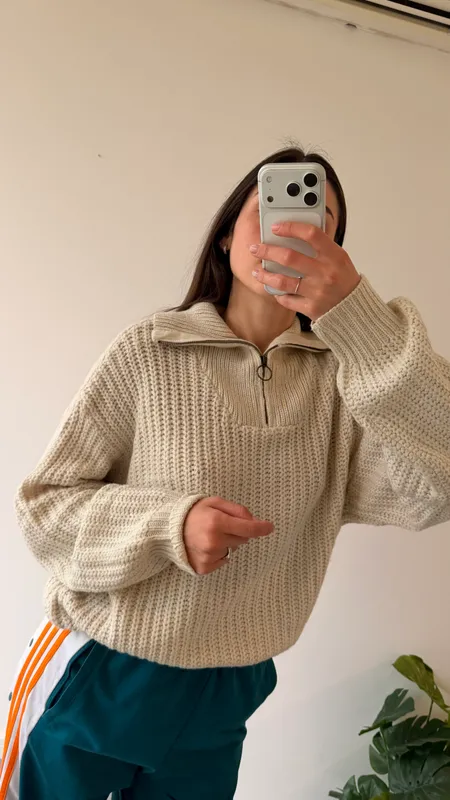 Buzo con cuello y cierre beige talle xl