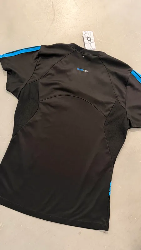 Remera adidas deportiva talle m