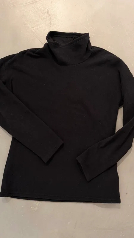 Buzo polar negro talle m