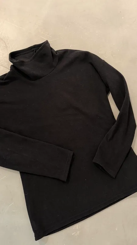 Buzo polar negro talle m