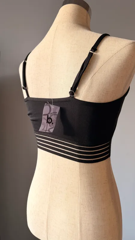 Top deportivo negro con franja