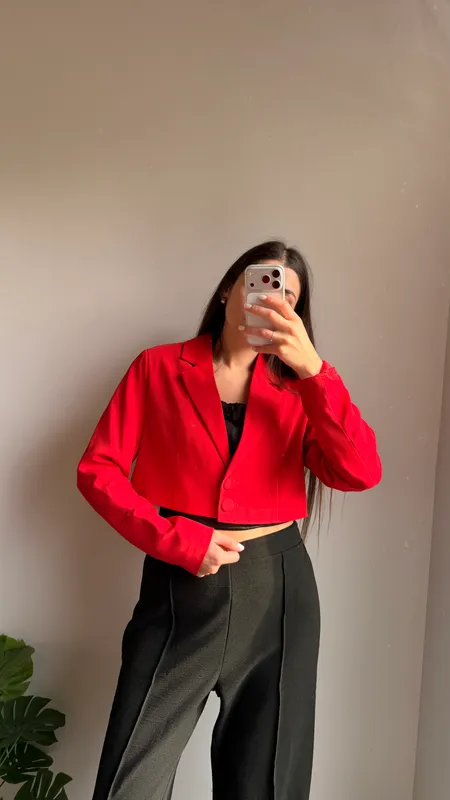 Blazer rojo crop talle m