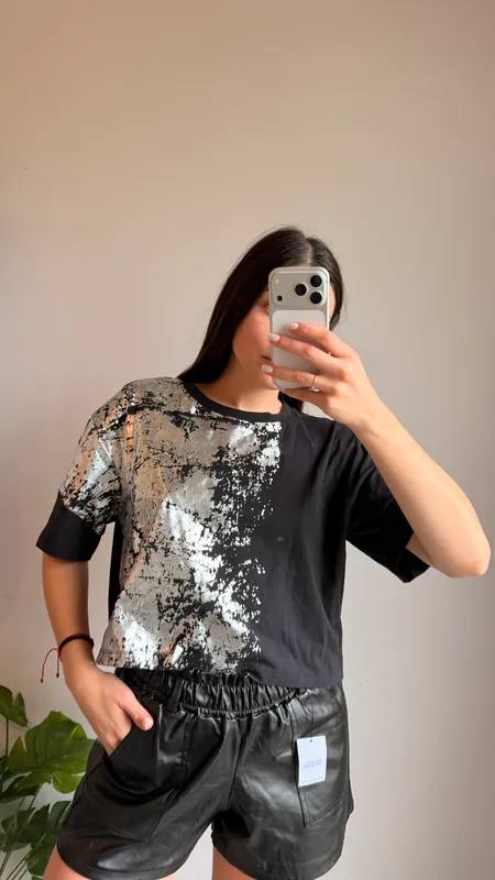 Remera negra con plateado mistral talle m