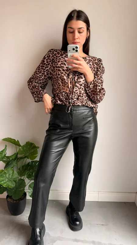 Pantalon cuerina zara talle l