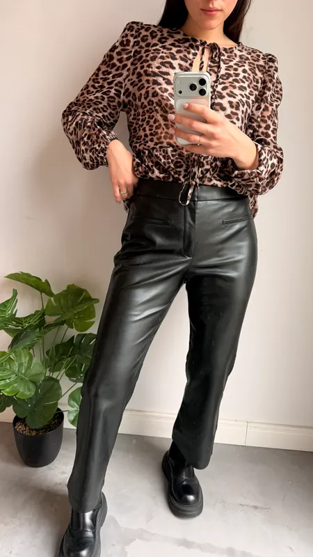 Pantalon cuerina zara talle l