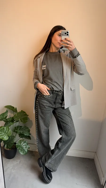 Jeans indian negro con tachas a los costados talle 38