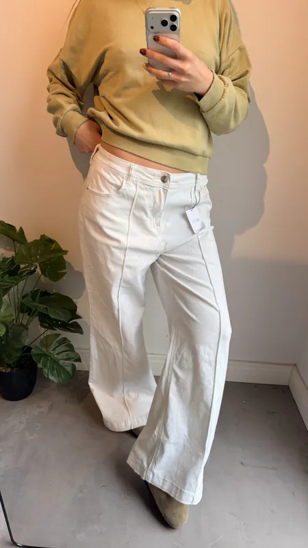 Jeans blanco con linea adelante ancho talle 44