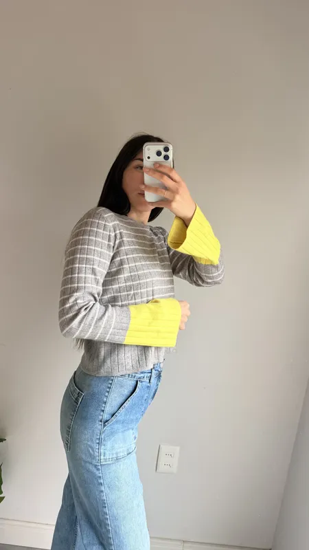 Buzo gris mangas fluor talle m