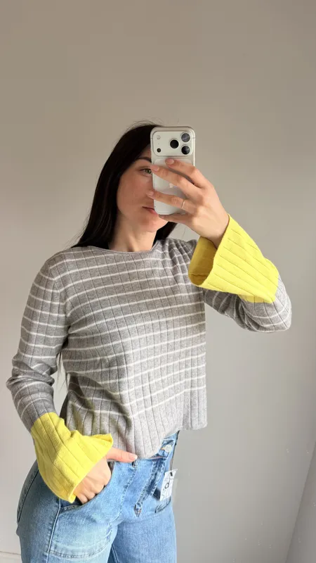 Buzo gris mangas fluor talle m