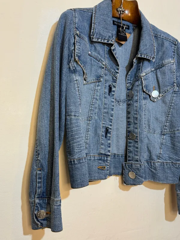 Campera jean bolsillos grandes