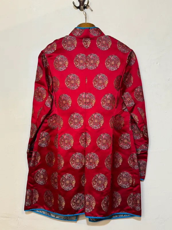 Tapado oriental rojo cuello mao