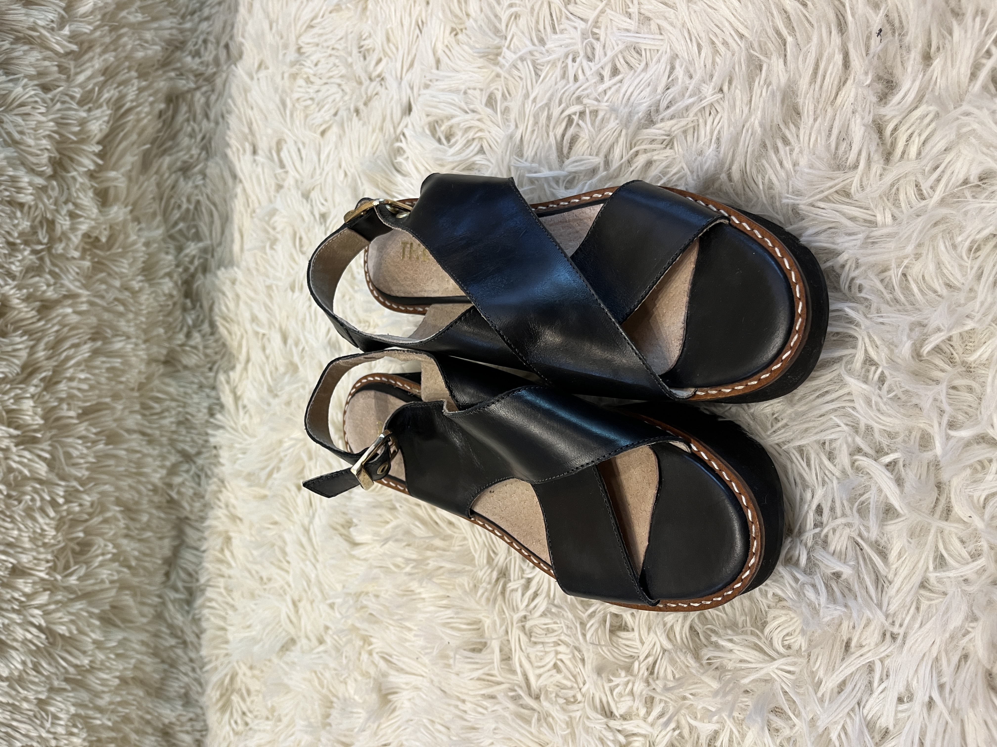 Sandalia tira cruzada