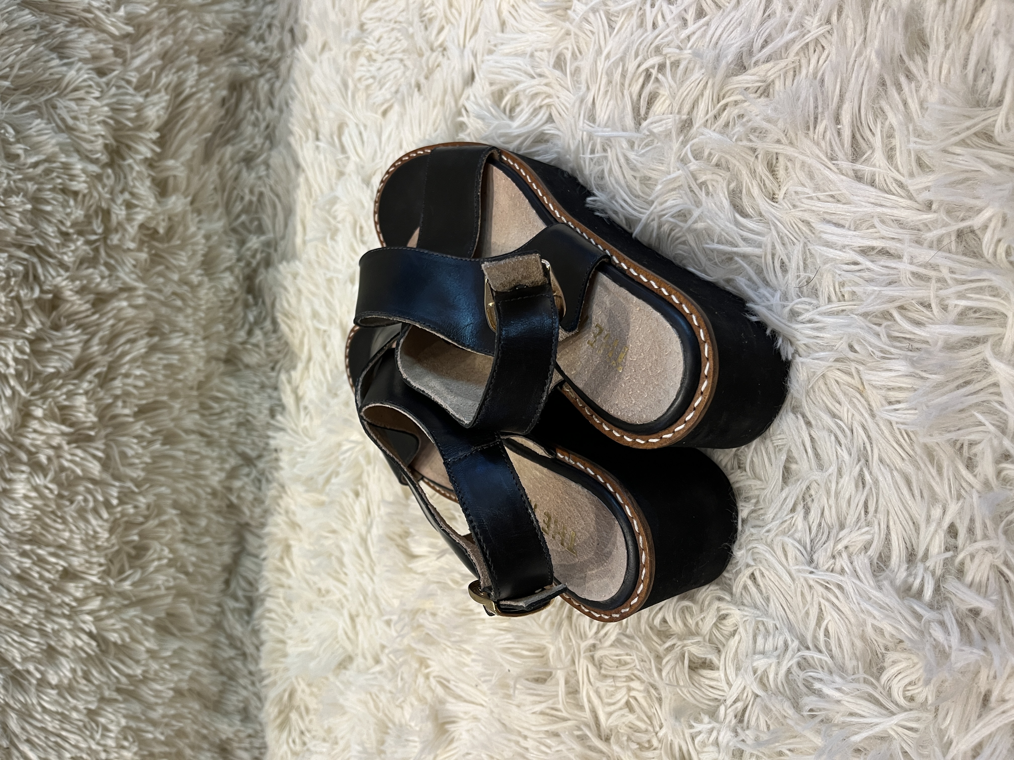 Sandalia tira cruzada