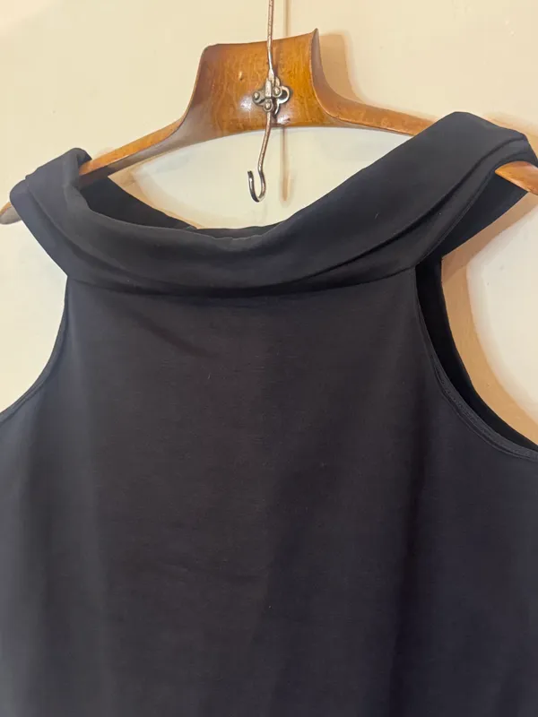 Remera hombro descubierto