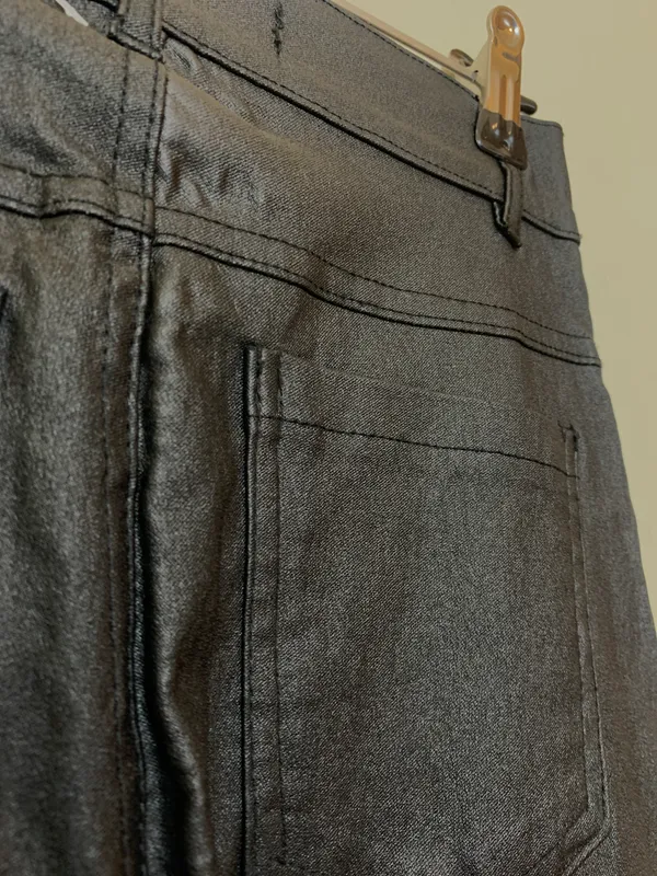 Pantalón eco cuero negro