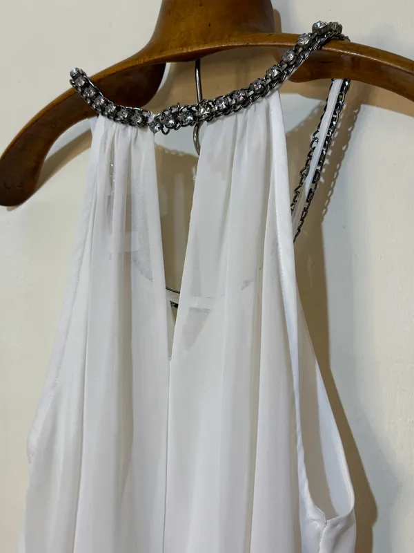 Blusita blanca cuello cadenita