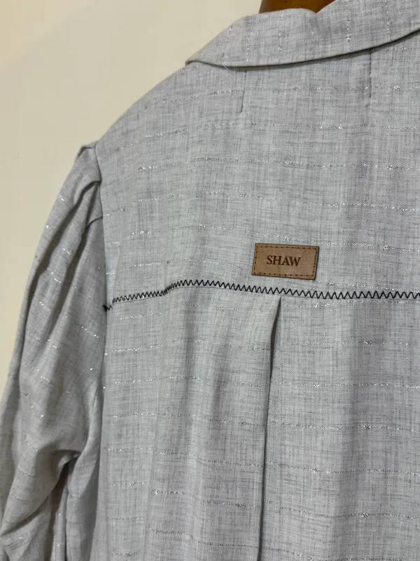 Saco gris con hilos plateados