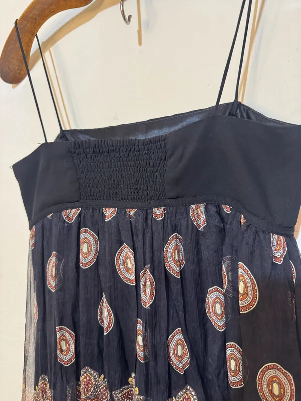 Vestido negro estampado 