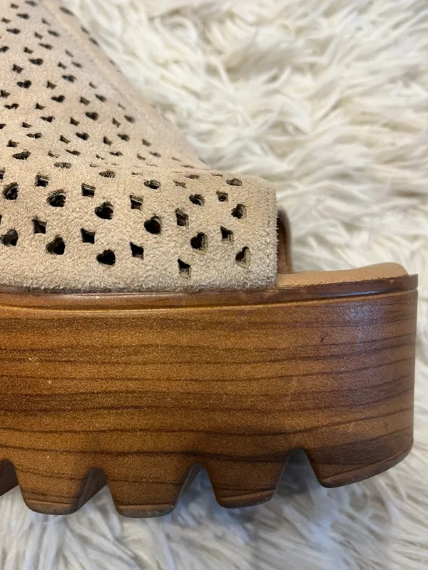 Zuecos gamuza y plataforma