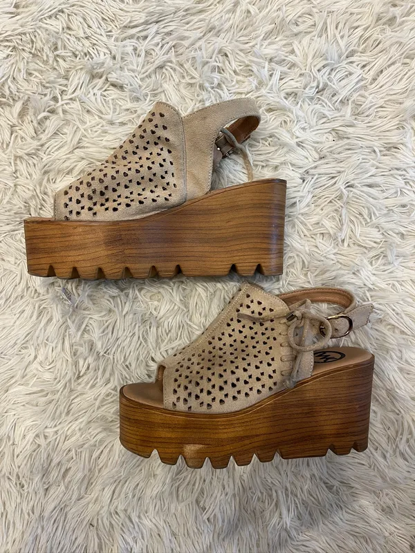 Zuecos gamuza y plataforma