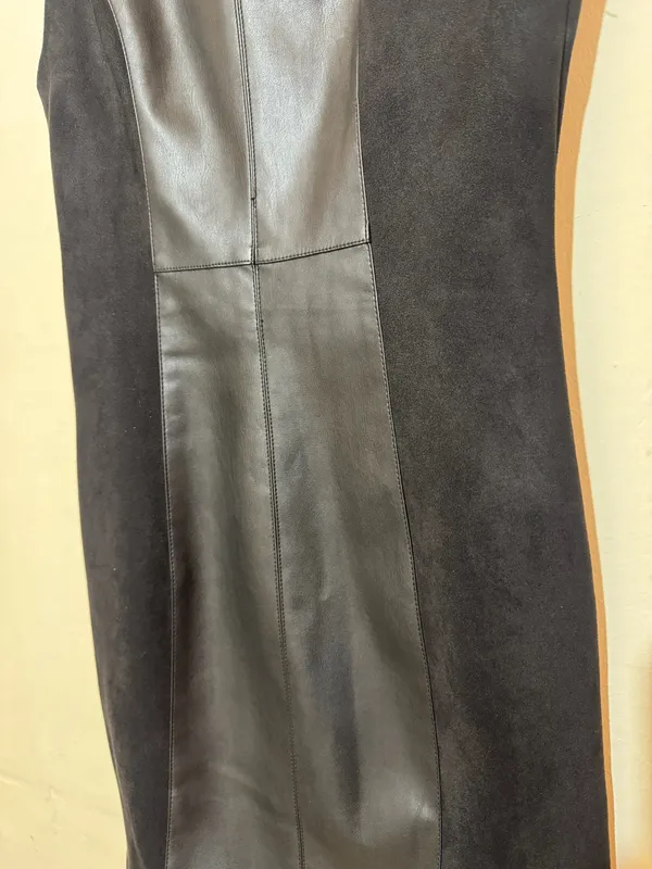 Vestido negro eco cuero y gamusina