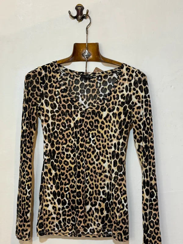 Remera animal print transparente