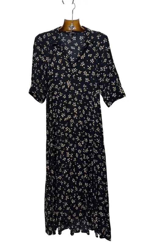 Vestido floreado negro crepe