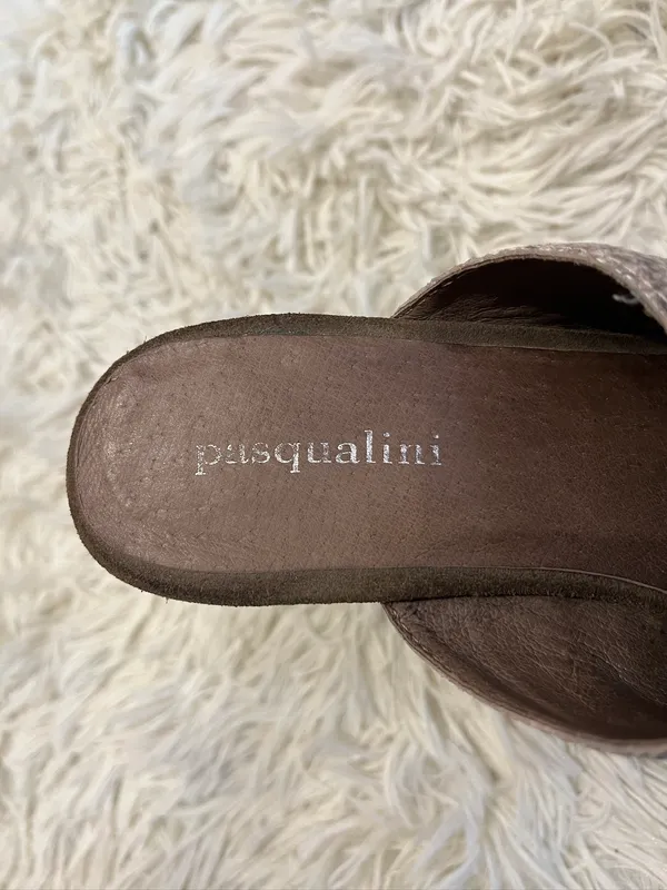 Sandalias cuero tiras