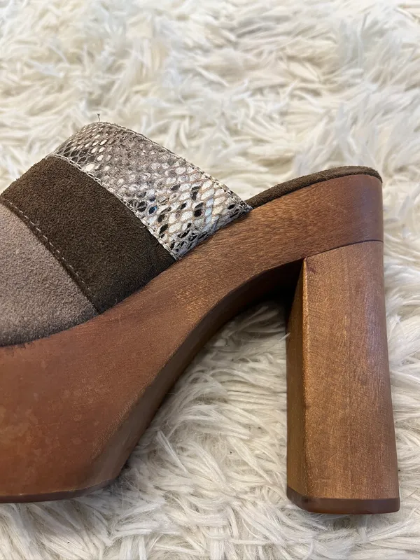 Sandalias cuero tiras