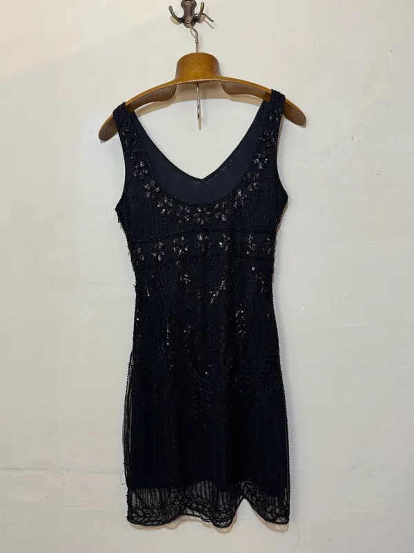 Vestido negro bordado lentejuelas