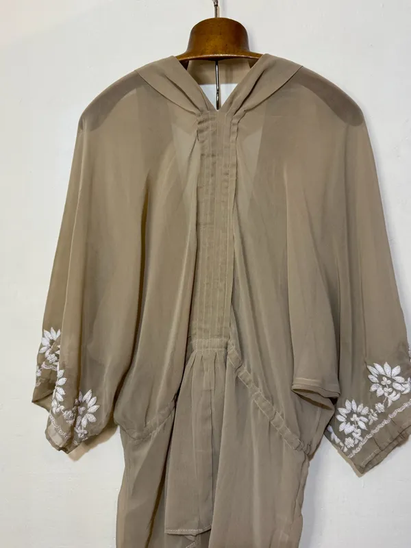 Kimono beige con bordado