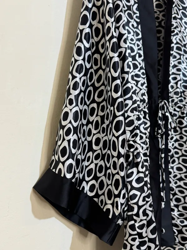 Kimono seda blanco y negro