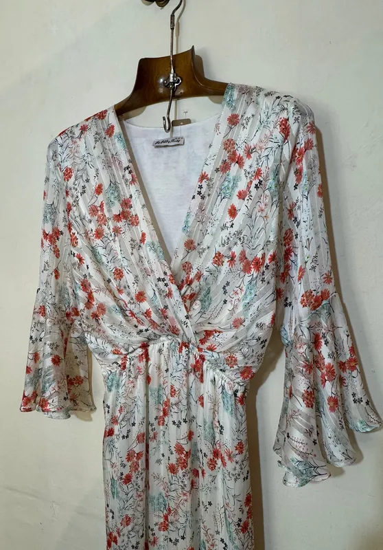 Vestido floreado cintura fruncida