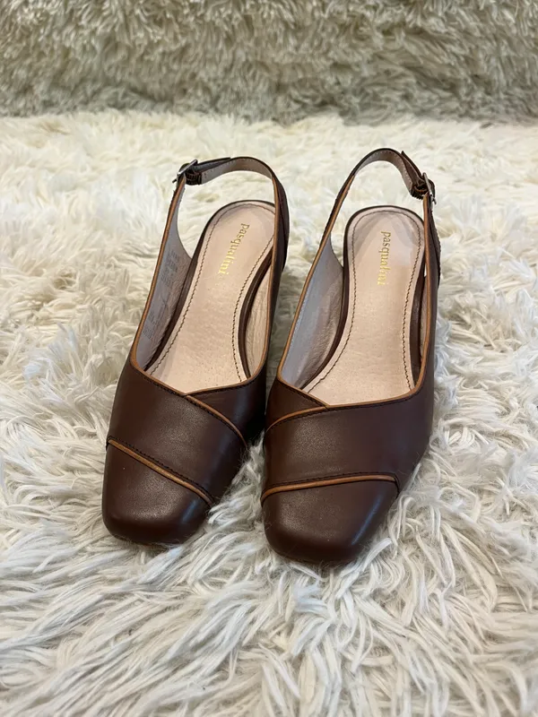 Zapato cuero marrón taco