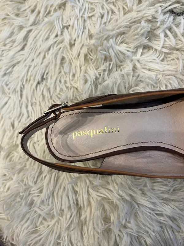 Zapato cuero marrón taco