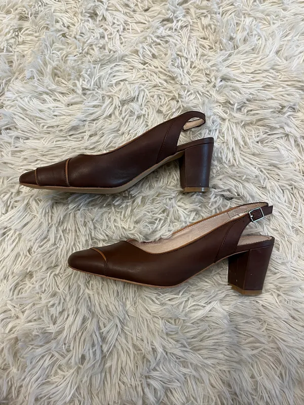 Zapato cuero marrón taco