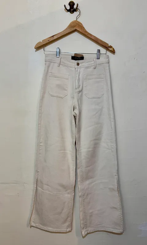 Jean color arena aberturas