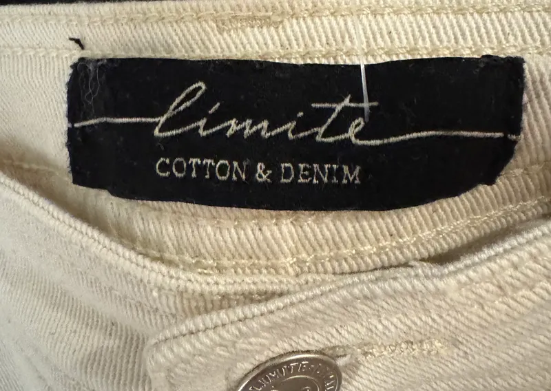 Jean color arena aberturas