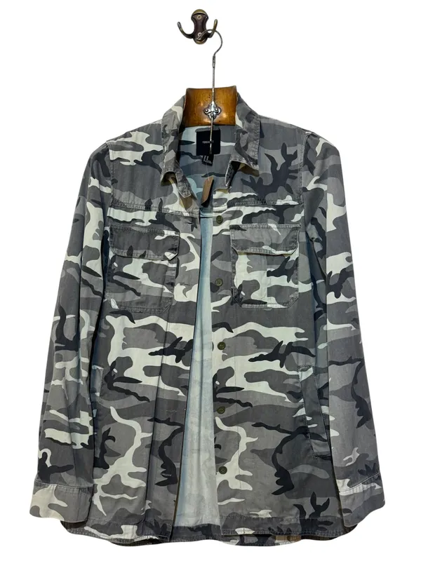 Campera liviana camuflada
