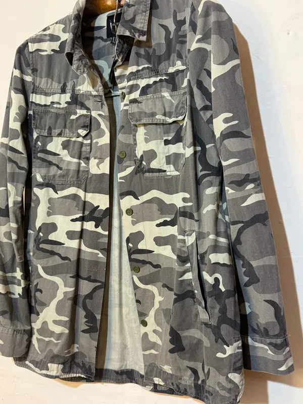 Campera liviana camuflada