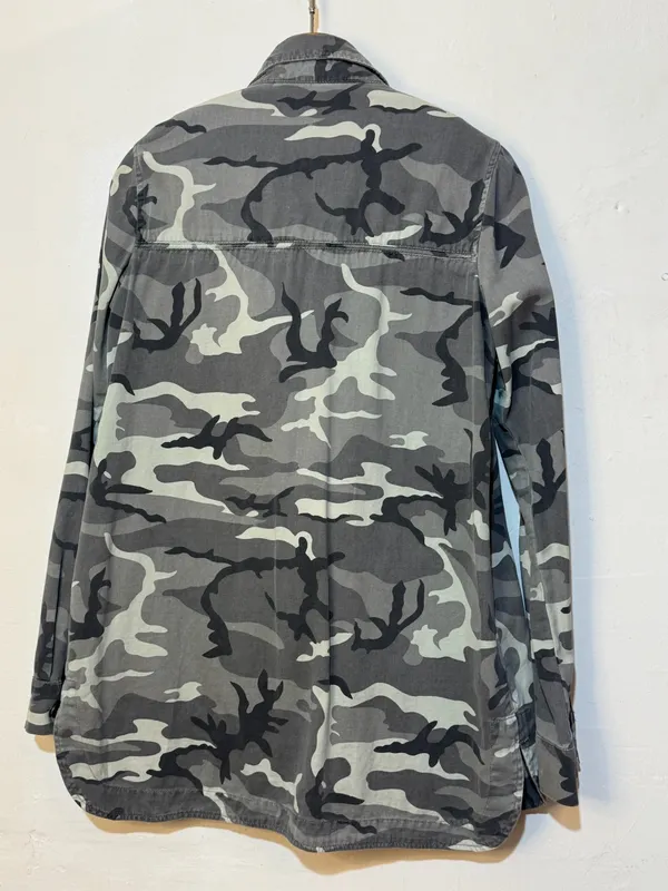 Campera liviana camuflada