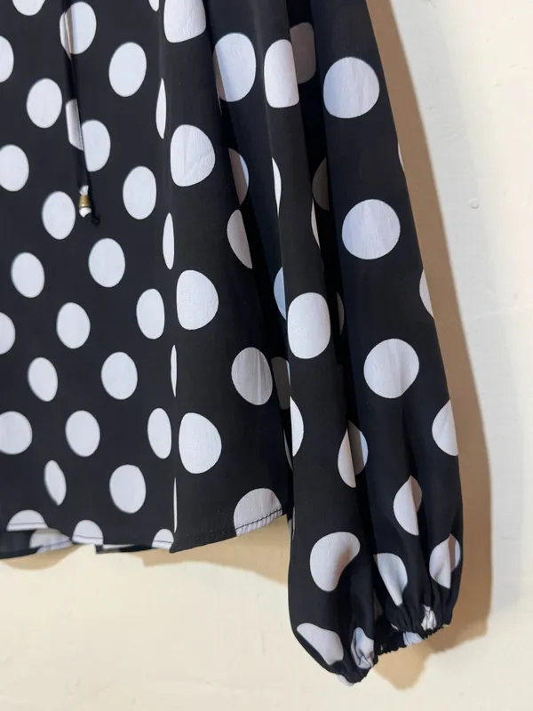 Blusa lunares blancos