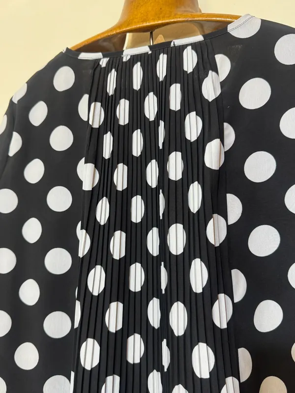 Blusa lunares blancos