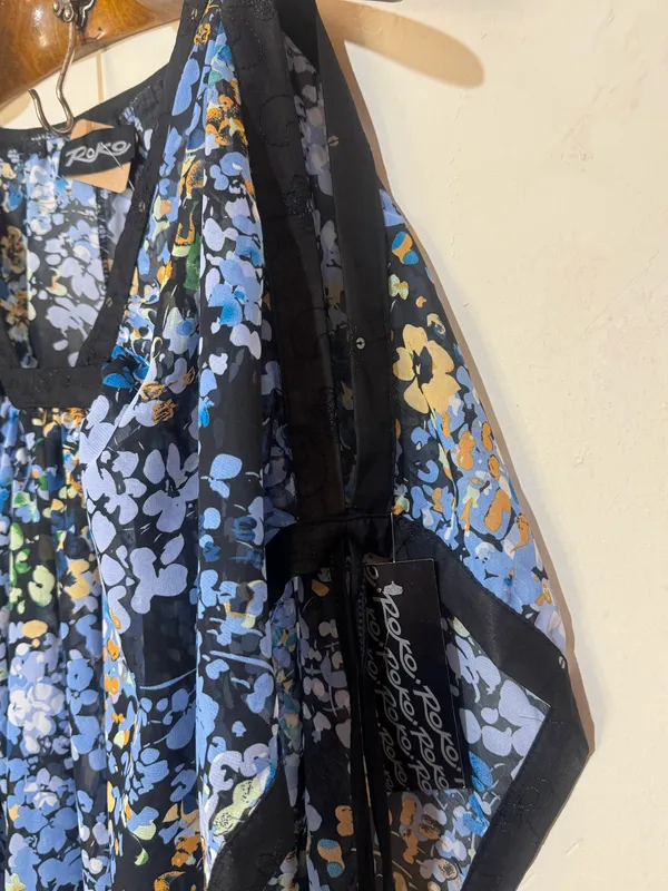 Blusón negro y azul estampado