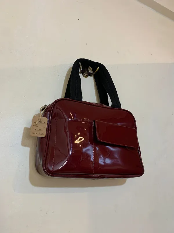 Cartera imitación charol bordó