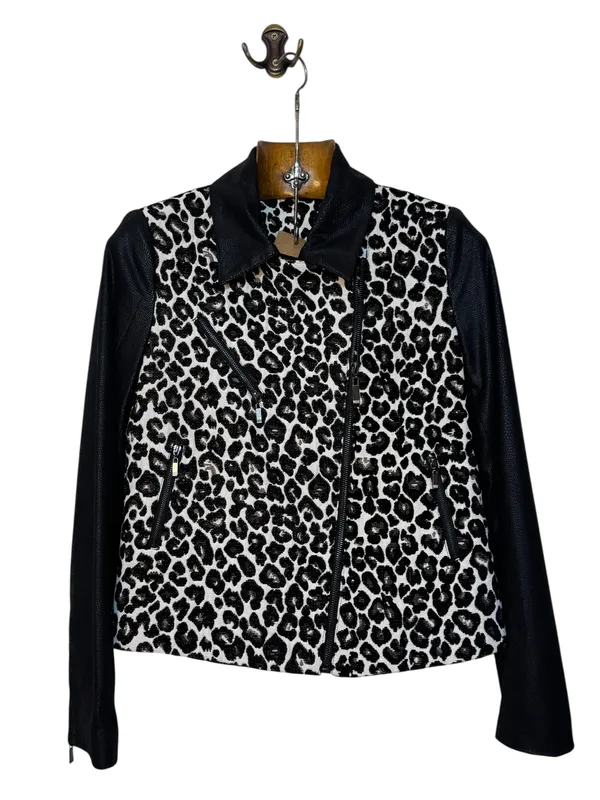 Campera animal print manga cuero