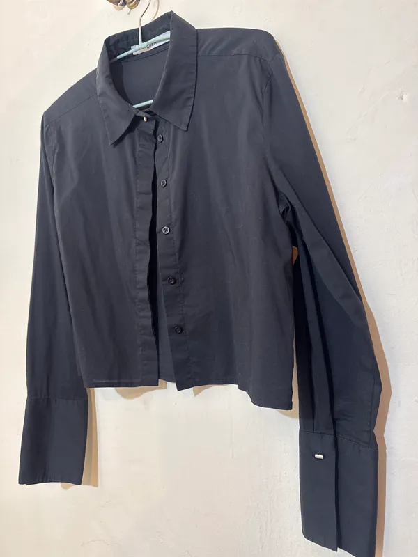 Camisa negra
