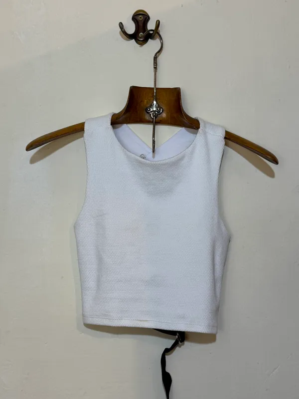 Top blanco lazo espalda