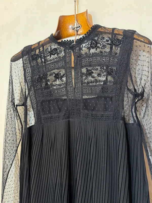 Vestido encaje plisado