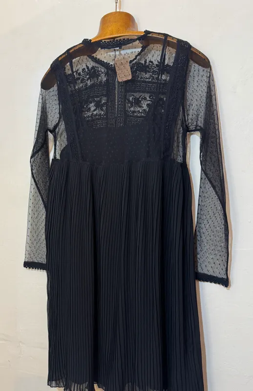 Vestido encaje plisado